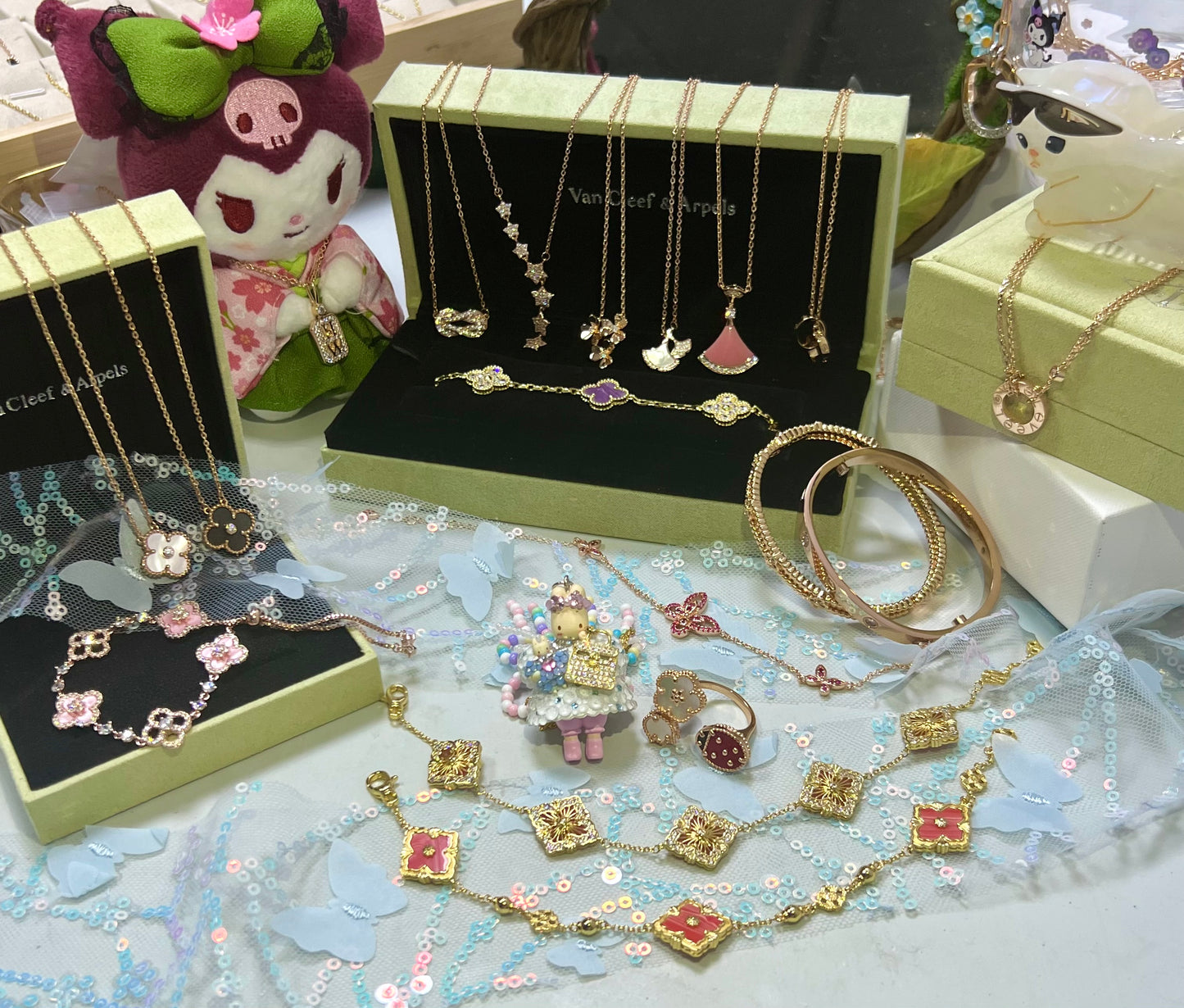 Worldwide Jewelry in the live($)