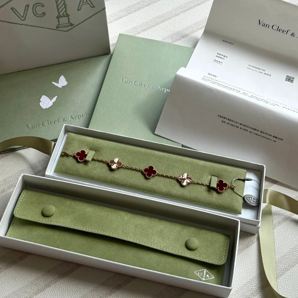 Worldwide Jewelry in the live($)