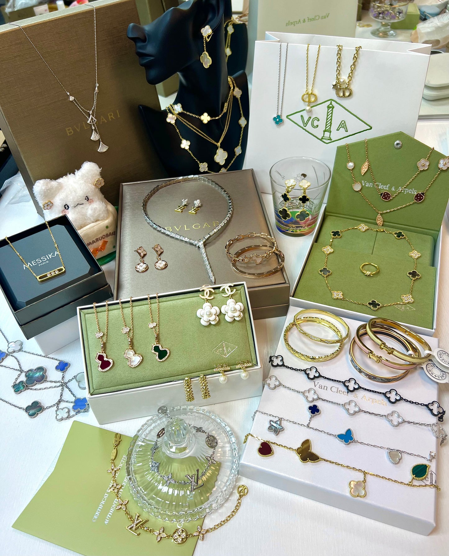 Worldwide Jewelry in the live($)