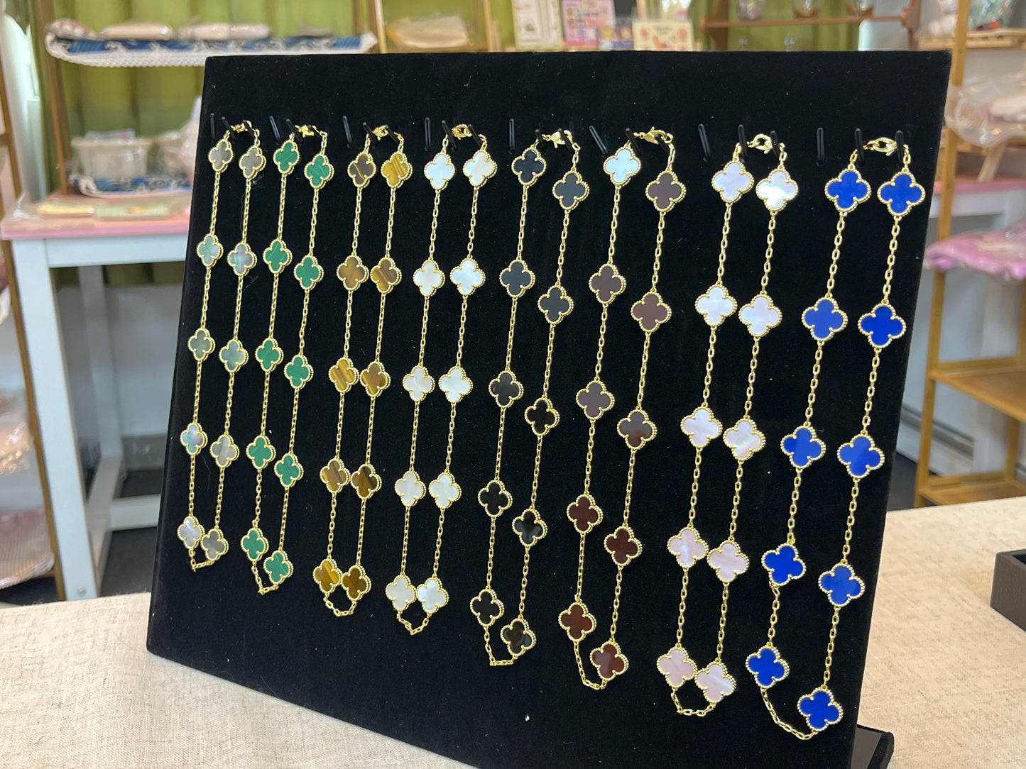 Worldwide Jewelry in the live($)